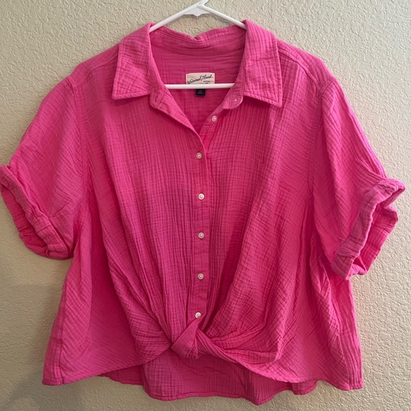 Universal Thread Fuchsia Button-Down Shirt - Picture 1 of 2